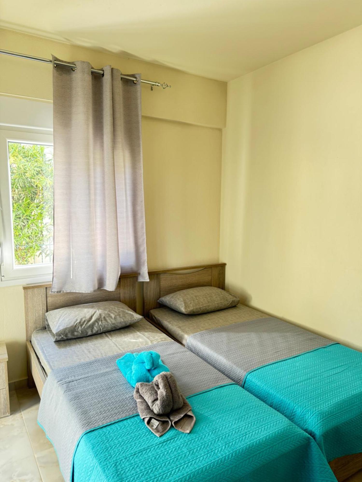 Adoniss Apartmentss * Paralia Dionysiou